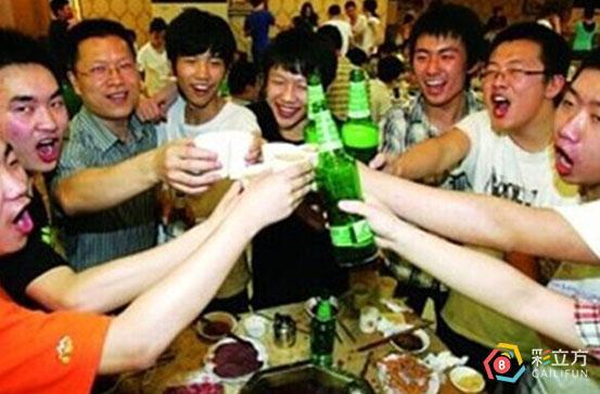 感恩哥喝酒爆料视频,揭秘娱乐圈不为人知的幕后故事